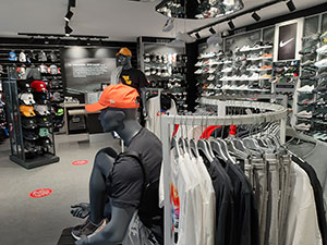 Intérieur 3 magasin S2 Sneakers Specialist